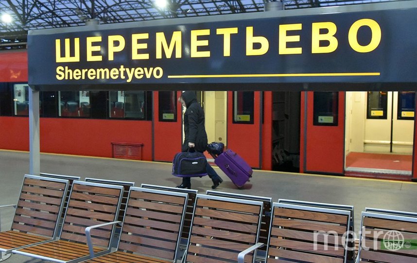 В московском 'Шереметьево' мужчина бросил двух сыновей