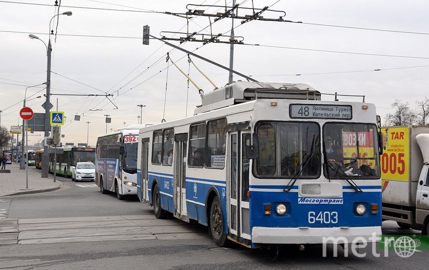 В Москве школьницы задержали пристававшего к девочке в троллейбусе педофила