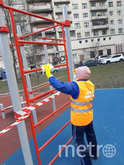 Чем обрабатывают детские площадки и улицы в Петербурге в период самоизоляции