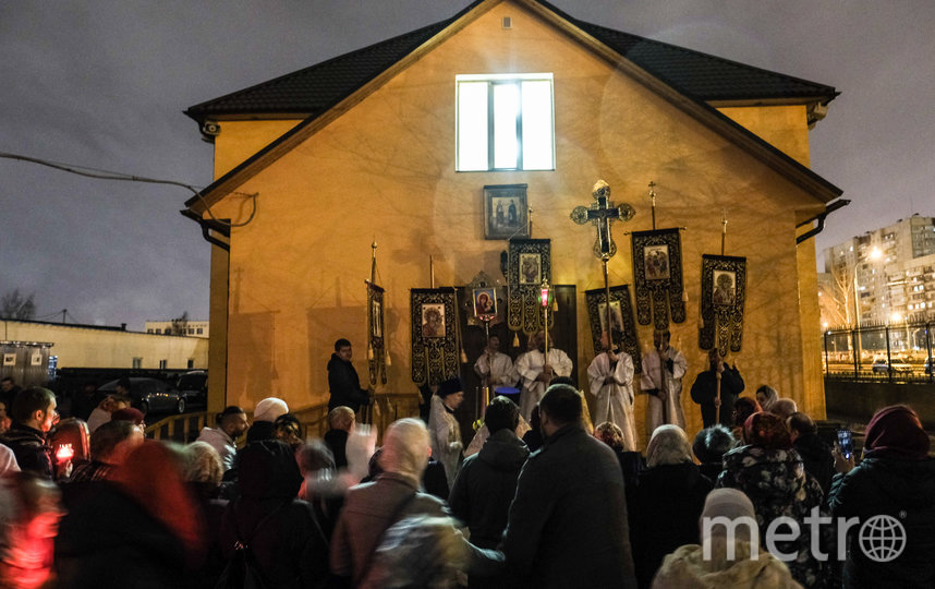 Петербуржцы совершили крестный ход в период закрытия храмов: фото