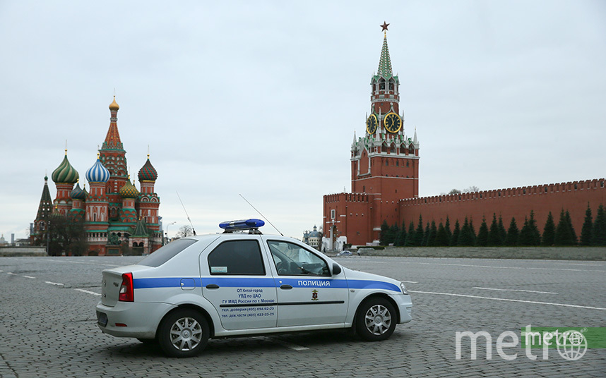 В Москве полицейские задержали мужчину за кражу денег и телефона у спящего в метро