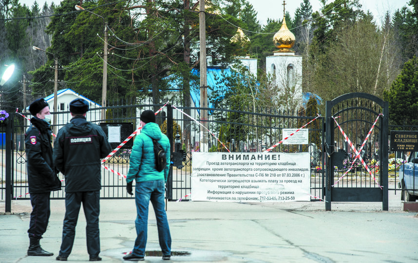 В Петербурге по две недели ждут похорон