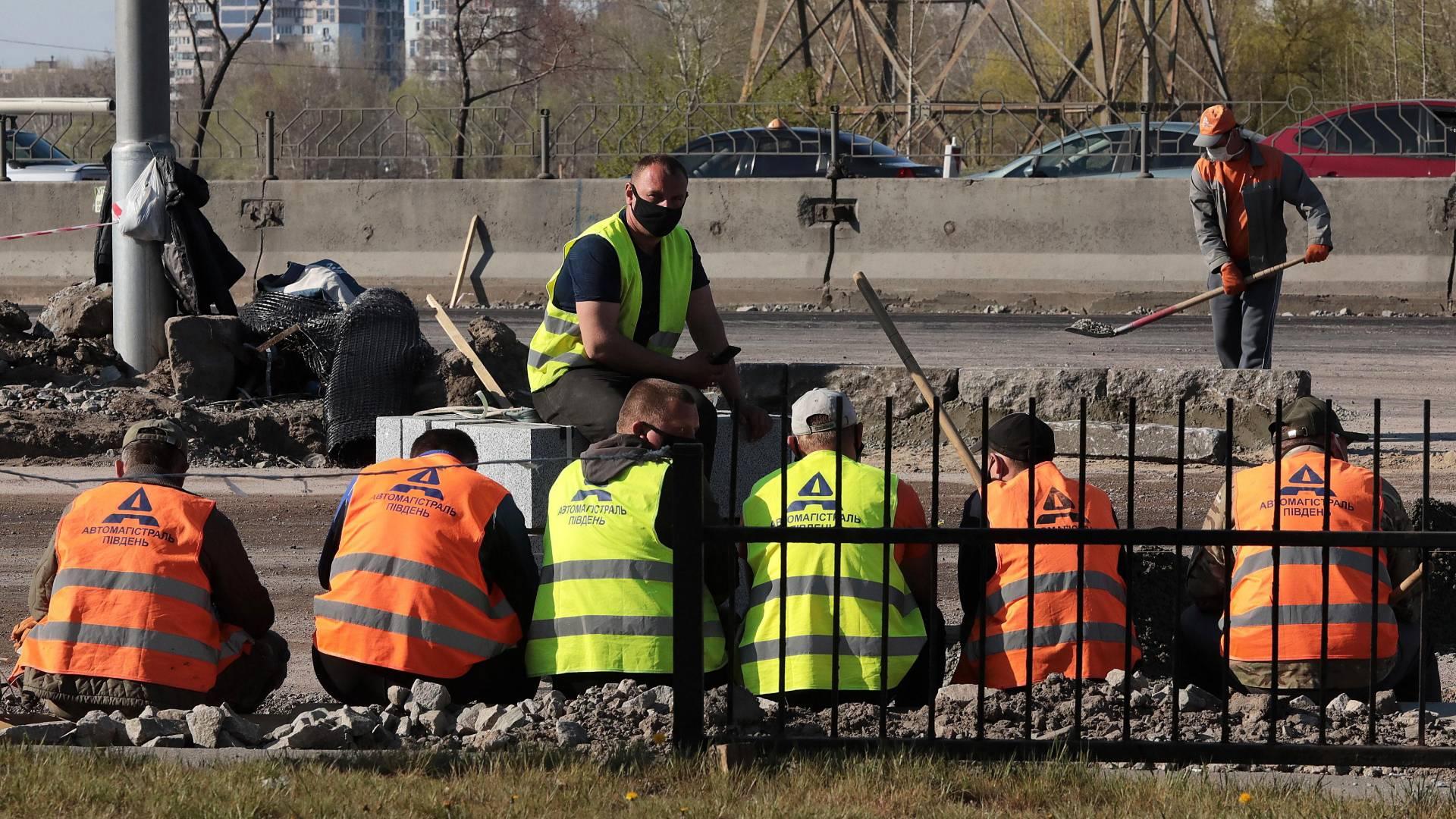 Застрявшие на Украине. Как Зеленский будет решать проблему гастарбайтеров