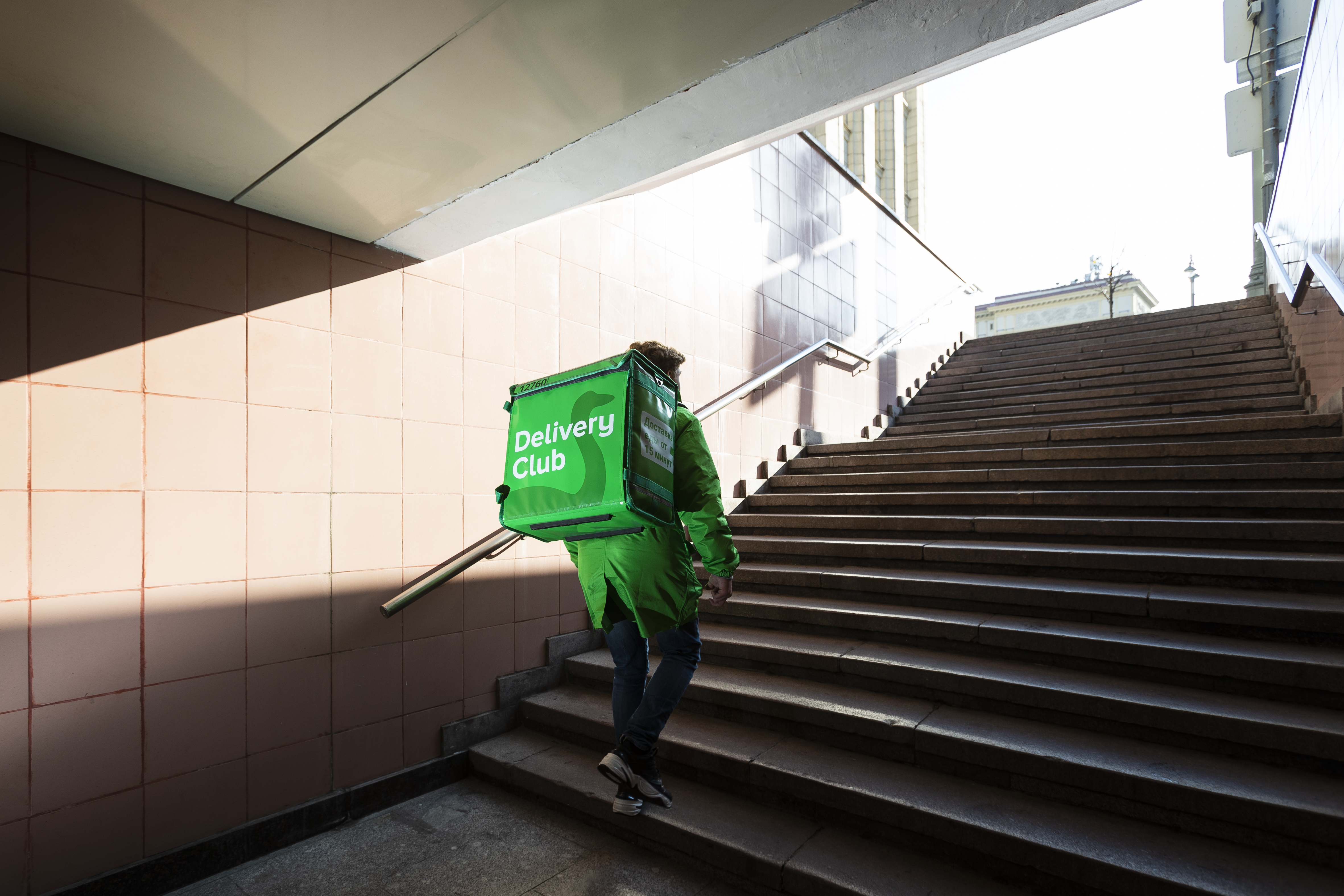 В Москве начали закрываться рестораны. Некоторые работают только на доставку