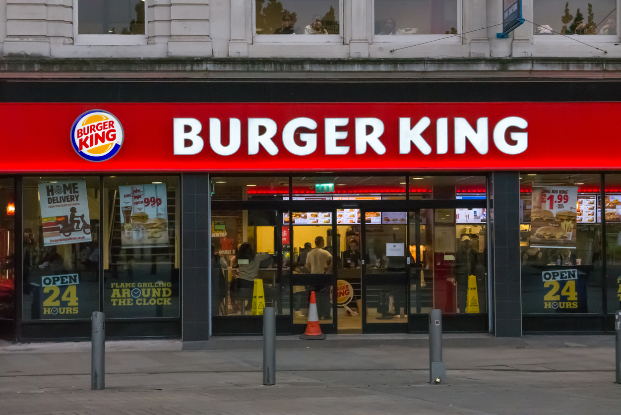 Burger King показала, как отвратительны её рестораны, чтобы мотивировать клиентов заказывать еду через приложения