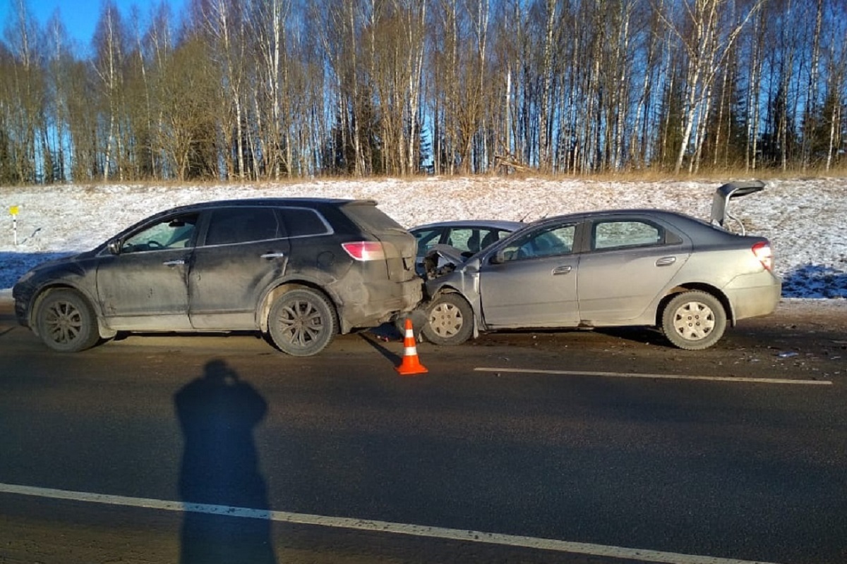 На М-9 в Тверской области Chevrolet 'догнал' Mazda