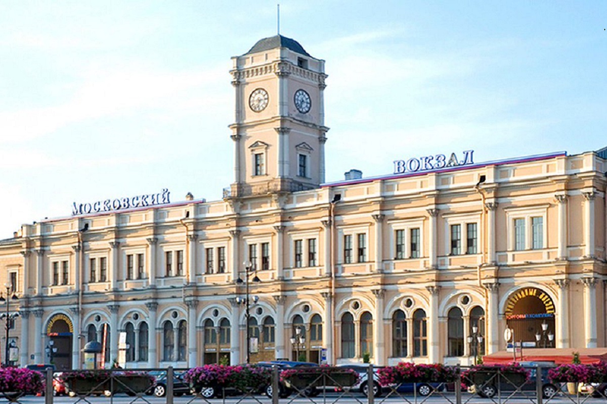 В Санкт-Петербурге девушка разбила жителю Тверской области сердце и украла дорогой телефон