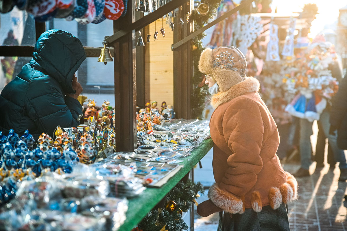 В Твери на улице Трехсвятской стартовала продажа новогодних подарков