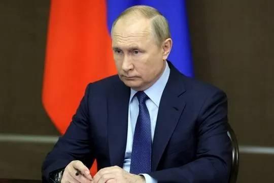 Путин подписал закон о полном запрете пропаганды ЛГБТ, педофилии и смены пола