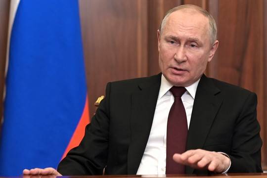 Владимир Путин подписал указы о признании ЛНР и ДНР, а также договоры о сотрудничестве и взаимопомощи с республиками