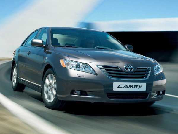 А может стоит подкопить на «Сороковой»? Сравнение подержанных Toyota Camry 30 и Camry 40