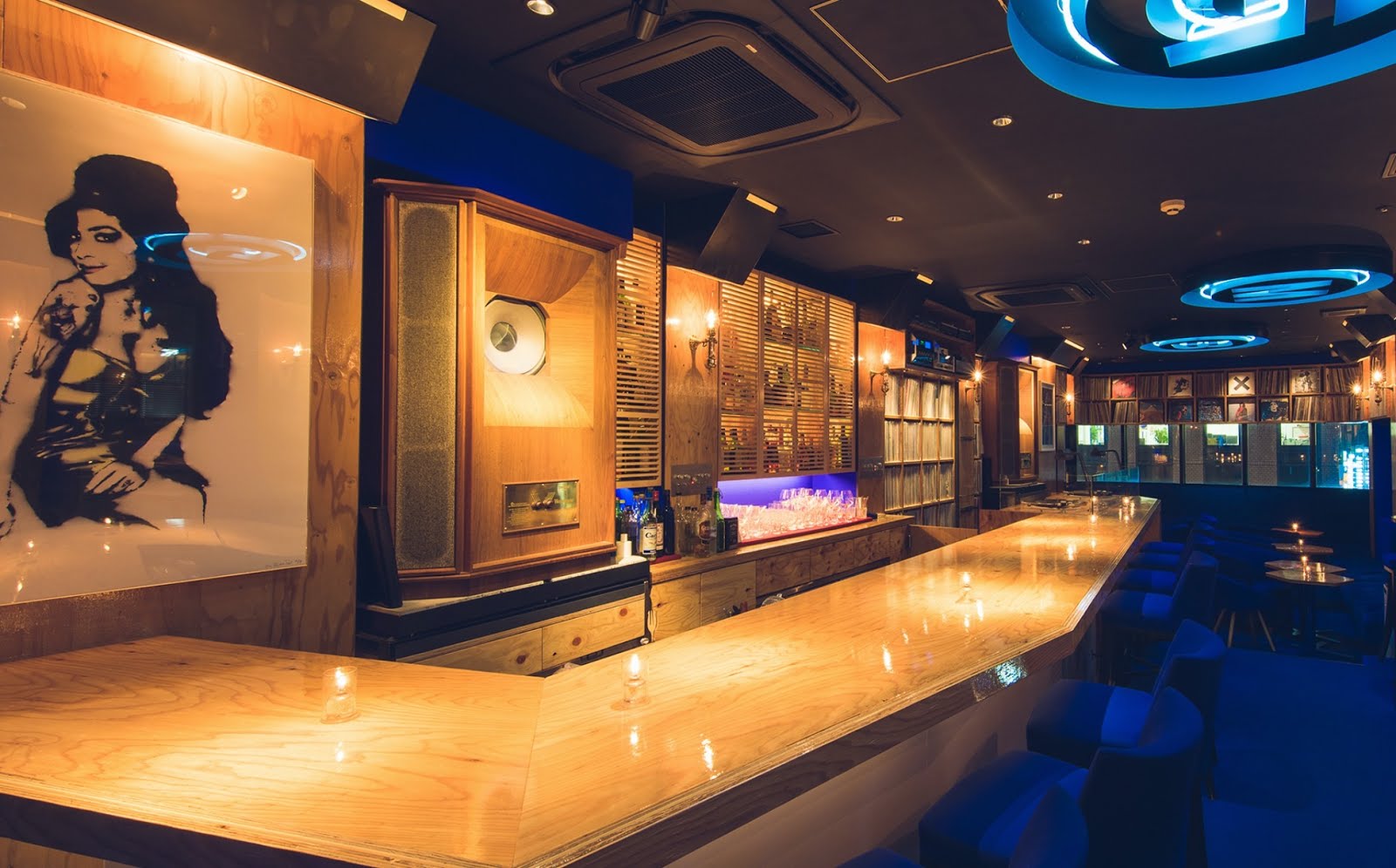 Ginza Music Bar – чашка кофе и Tannoy Westminster