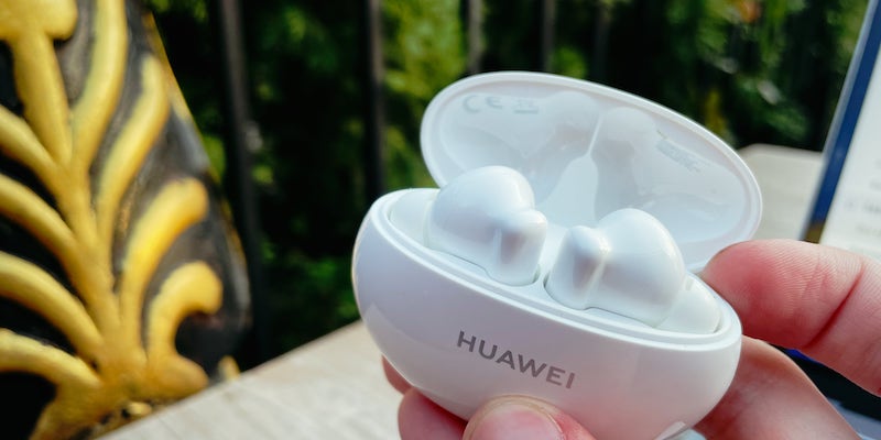 Обзор Huawei FreeBuds 4i: работают втрое дольше, чем AirPods, но лучше ли они?