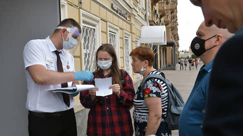 Электронная очередь показала хвост // Вокруг столичных центров госуслуг образовалось брожение