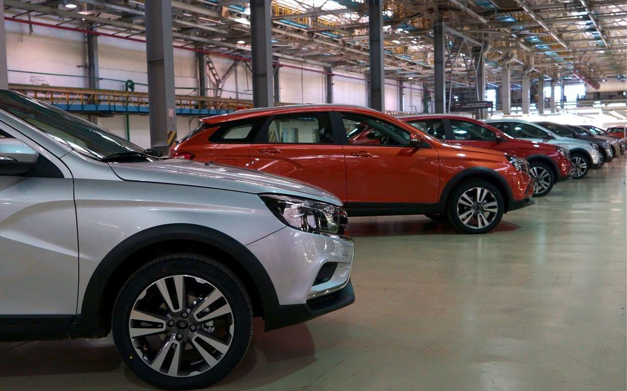 Мы все меньше покупаем: Lada Vesta сократилась на 35%